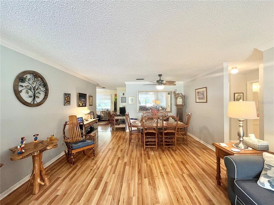 For Sale: $159,900 (2 beds, 2 baths, 1492 Square Feet)