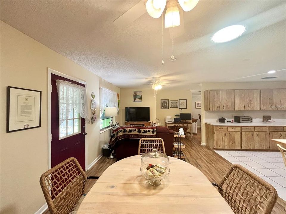 For Sale: $159,900 (2 beds, 2 baths, 1492 Square Feet)