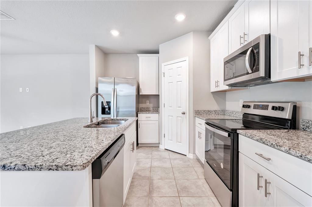 For Rent: $2,500 (3 beds, 2 baths, 1498 Square Feet)
