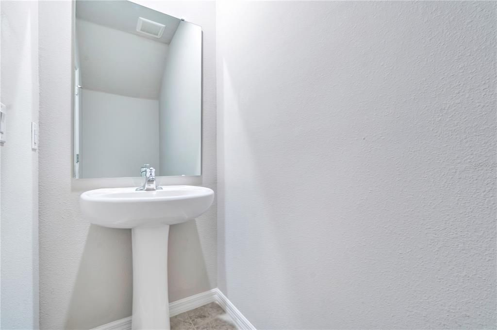 For Rent: $2,500 (3 beds, 2 baths, 1498 Square Feet)