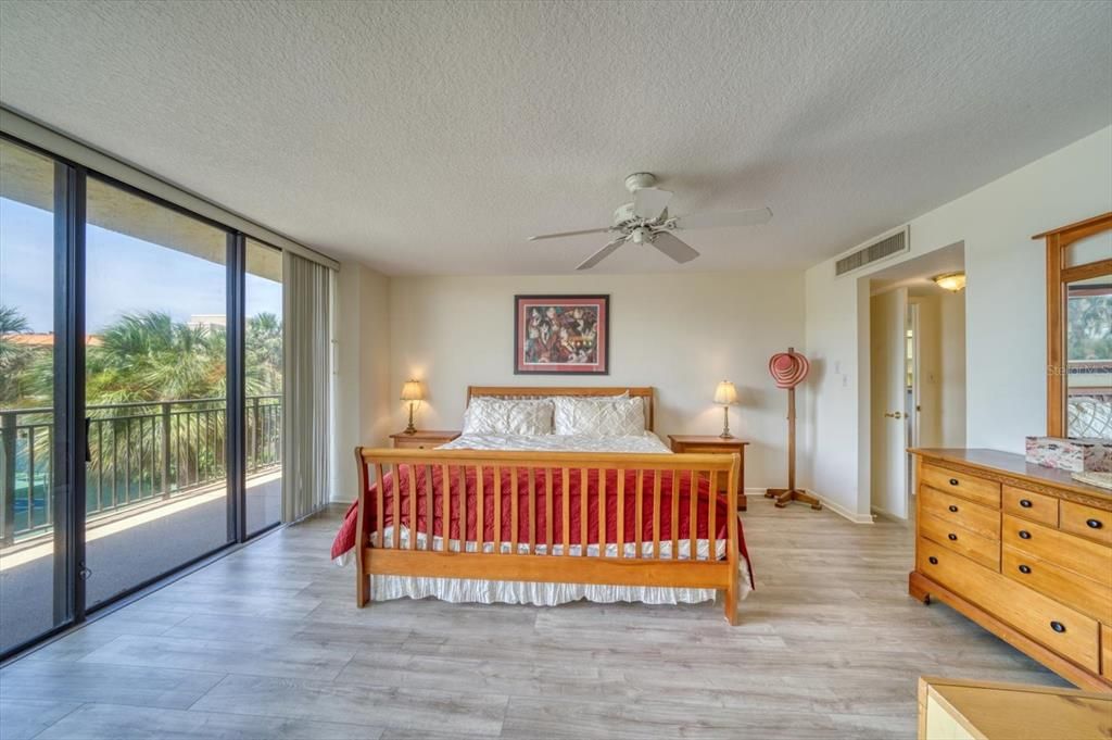 En Venta: $525,000 (1 camas, 1 baños, 1015 Pies cuadrados)