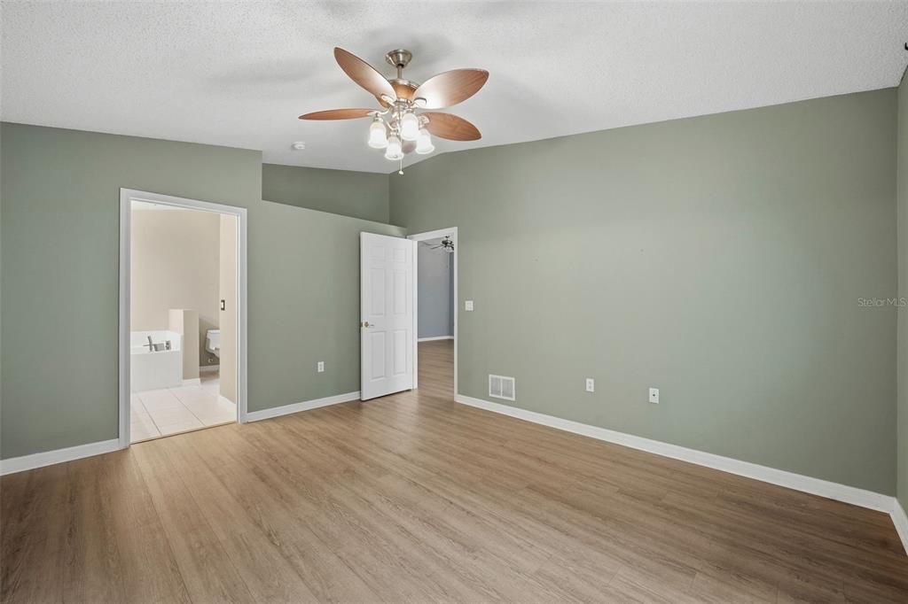 For Sale: $355,000 (3 beds, 2 baths, 1600 Square Feet)