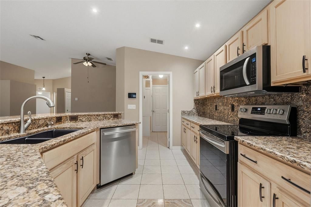 For Sale: $355,000 (3 beds, 2 baths, 1600 Square Feet)