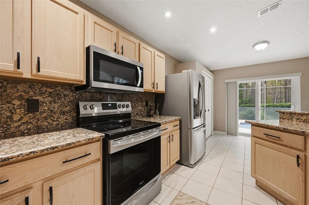 For Sale: $355,000 (3 beds, 2 baths, 1600 Square Feet)