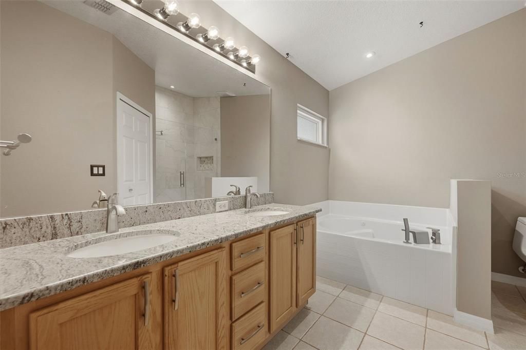 For Sale: $355,000 (3 beds, 2 baths, 1600 Square Feet)