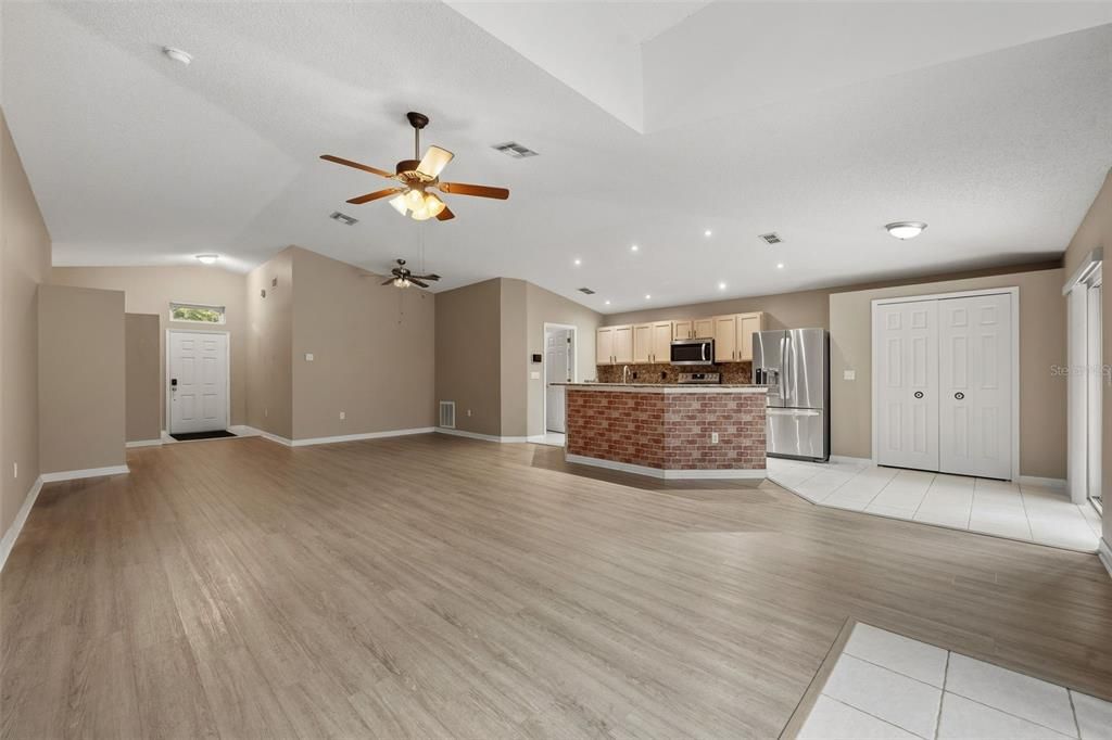 For Sale: $355,000 (3 beds, 2 baths, 1600 Square Feet)