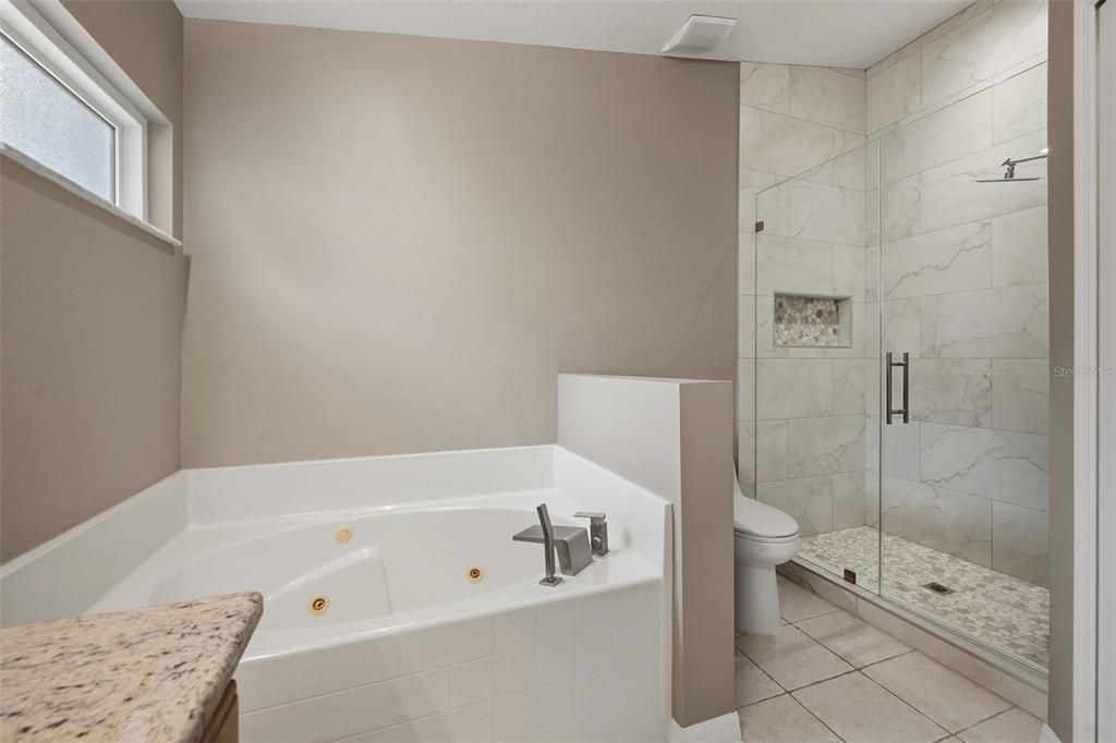 For Sale: $355,000 (3 beds, 2 baths, 1600 Square Feet)