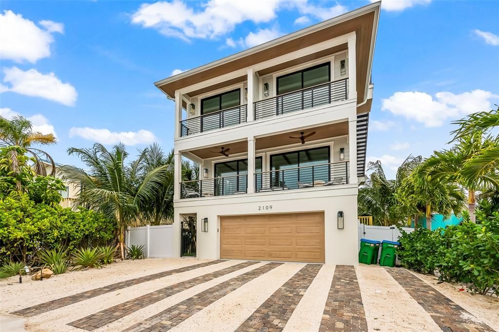 For Sale: $4,500,000 (7 beds, 7 baths, 3366 Square Feet)
