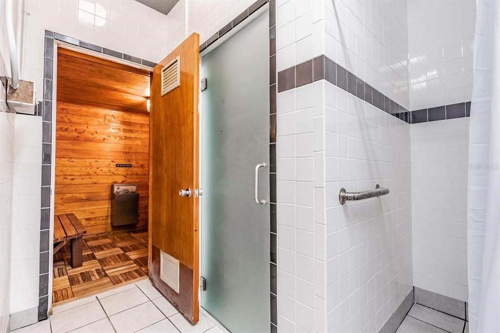 На продажу: $299,900 (2 спален, 2 ванн, 1141 Квадратных фут)