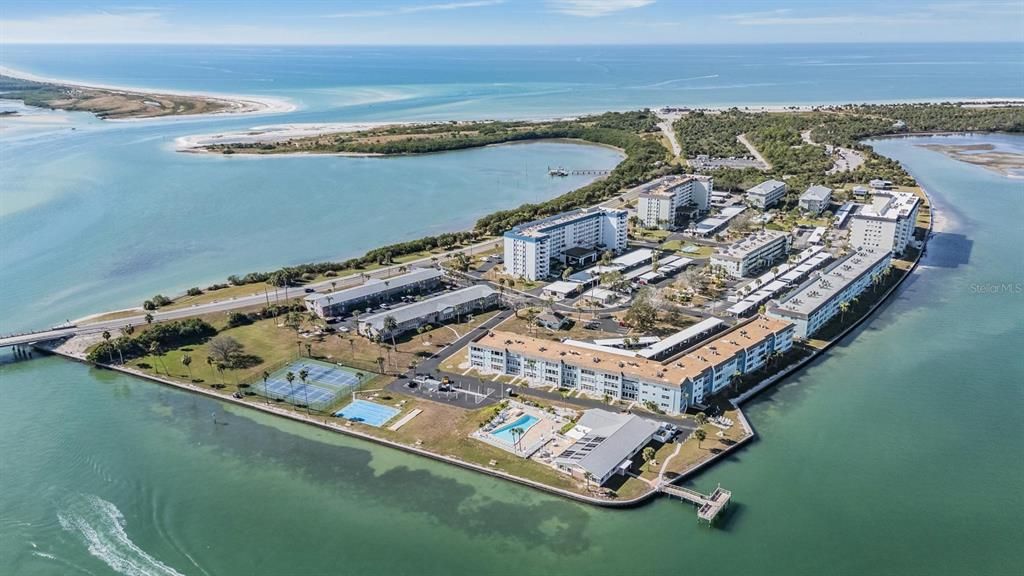 На продажу: $299,900 (2 спален, 2 ванн, 1141 Квадратных фут)