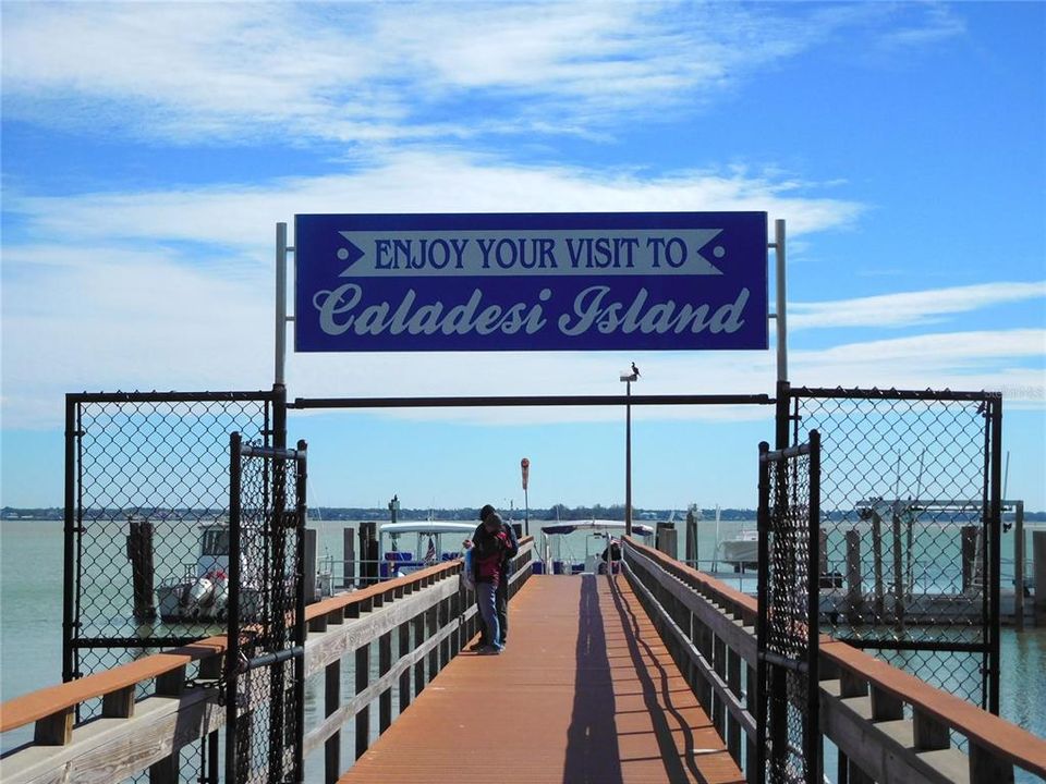 На продажу: $299,900 (2 спален, 2 ванн, 1141 Квадратных фут)