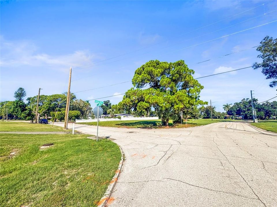 На продажу: $329,000 (0.21 acres)