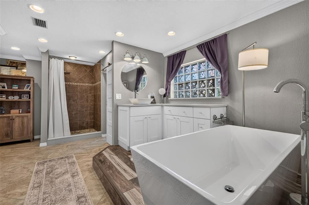 For Sale: $2,000,000 (3 beds, 3 baths, 2658 Square Feet)