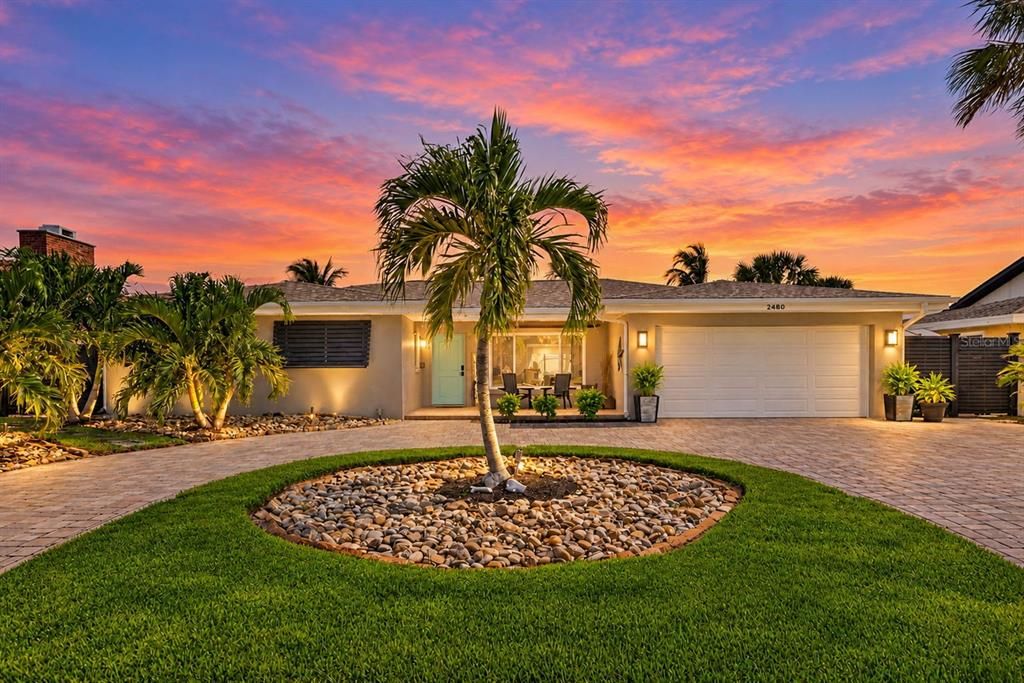 For Sale: $2,000,000 (3 beds, 3 baths, 2658 Square Feet)