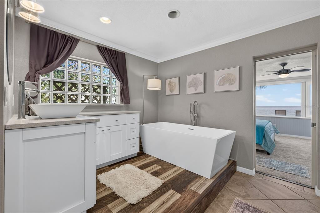 For Sale: $2,000,000 (3 beds, 3 baths, 2658 Square Feet)
