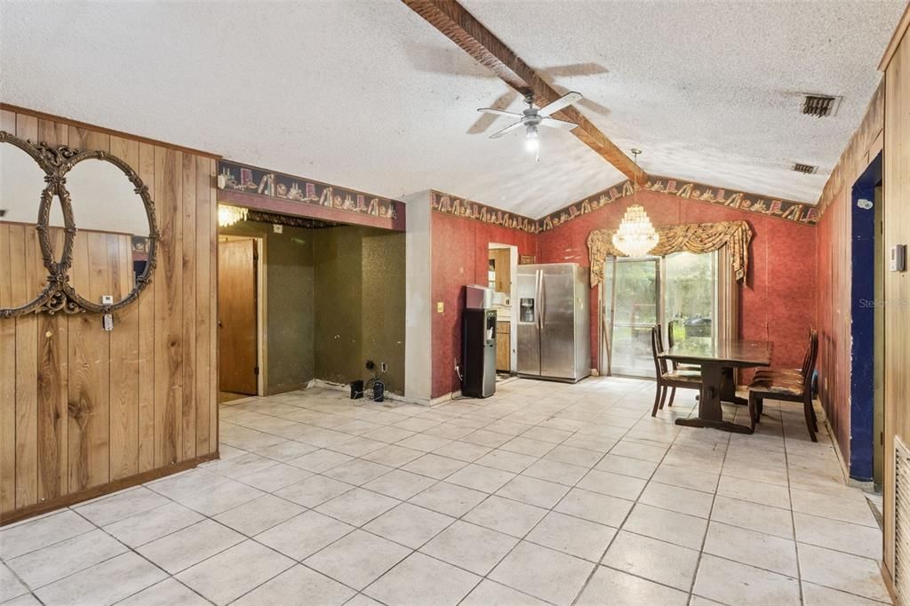 En Venta: $299,000 (3 camas, 2 baños, 1365 Pies cuadrados)