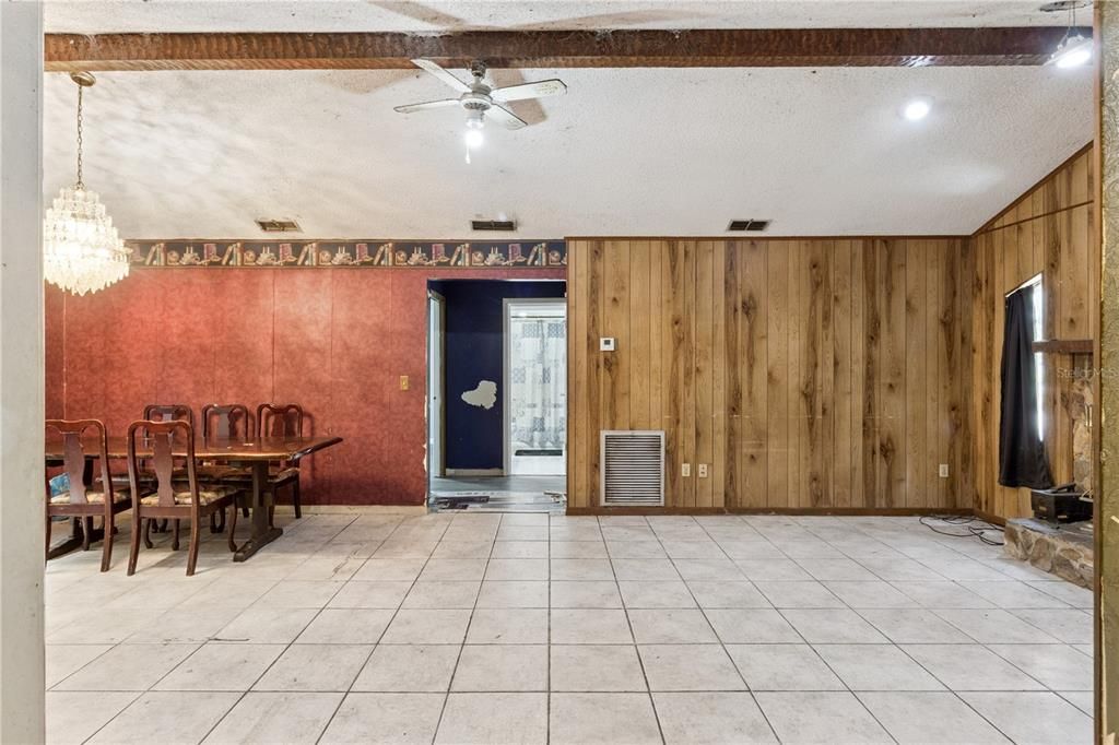 En Venta: $299,000 (3 camas, 2 baños, 1365 Pies cuadrados)