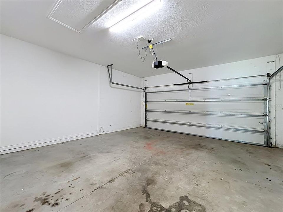 На продажу: $305,000 (4 спален, 2 ванн, 1986 Квадратных фут)