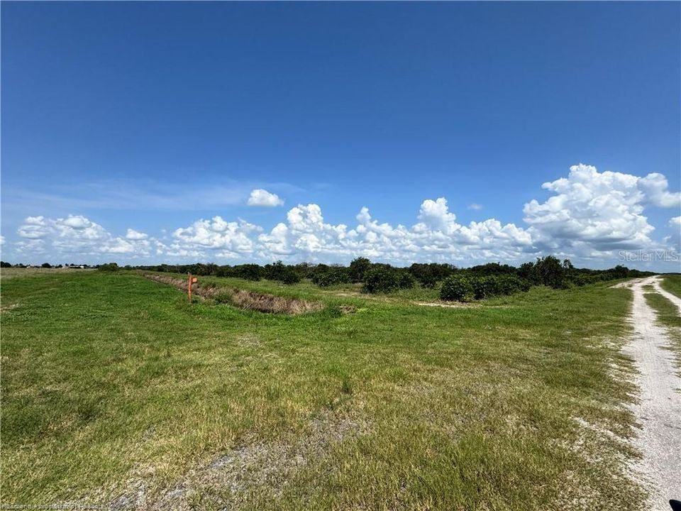 На продажу: $9,990,120 (832.51 acres)