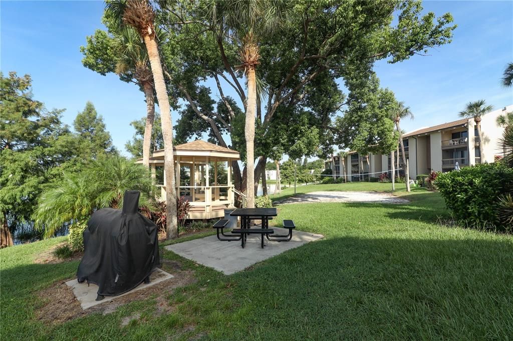 For Sale: $150,000 (2 beds, 2 baths, 973 Square Feet)