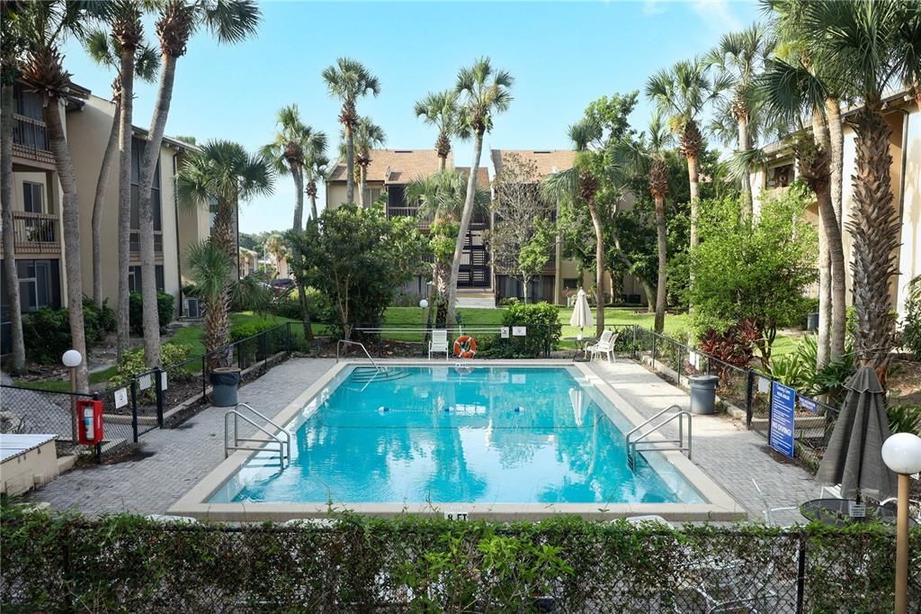 For Sale: $150,000 (2 beds, 2 baths, 973 Square Feet)