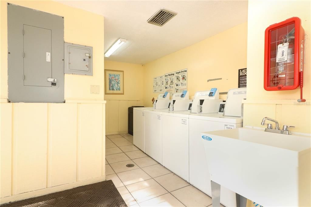 For Sale: $150,000 (2 beds, 2 baths, 973 Square Feet)