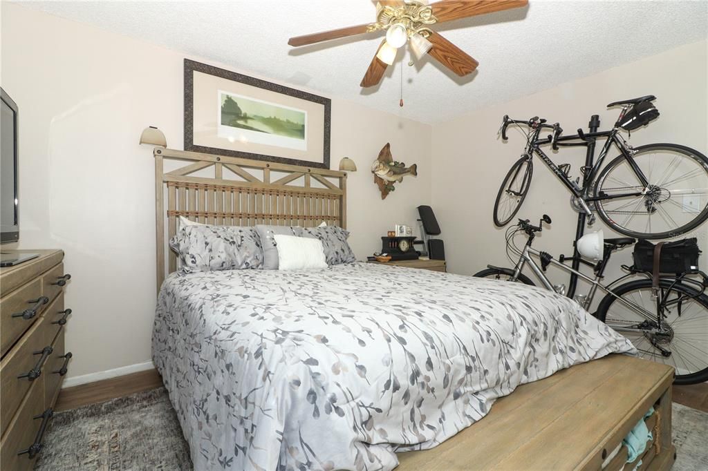 For Sale: $150,000 (2 beds, 2 baths, 973 Square Feet)