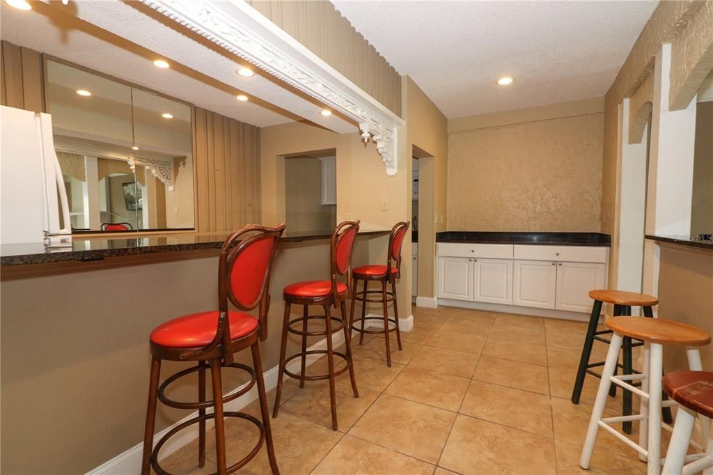 For Sale: $150,000 (2 beds, 2 baths, 973 Square Feet)
