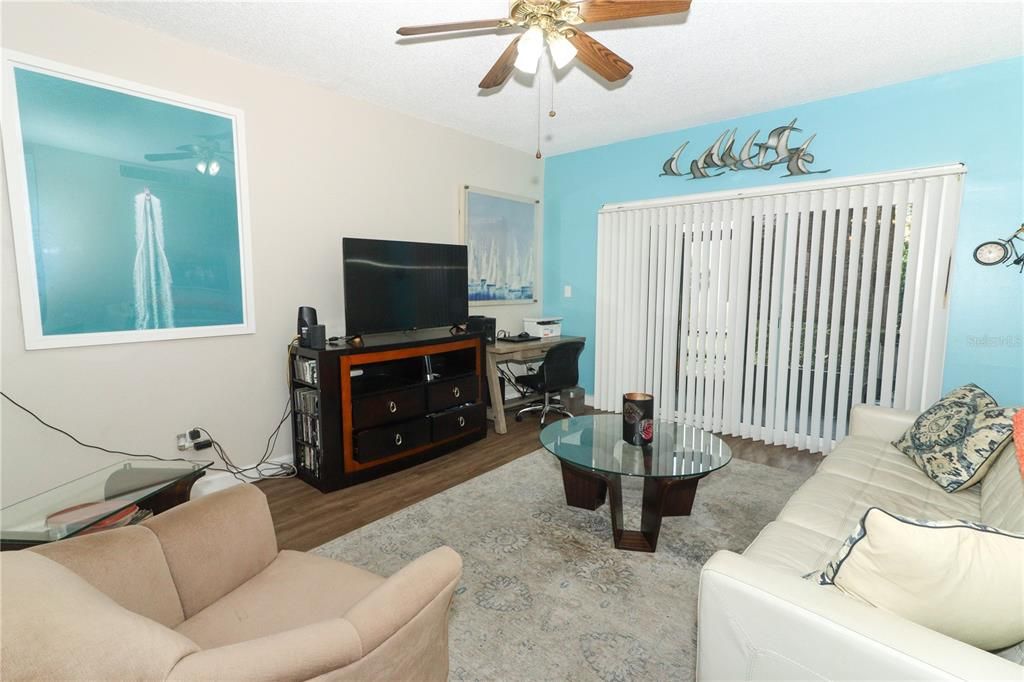 For Sale: $150,000 (2 beds, 2 baths, 973 Square Feet)