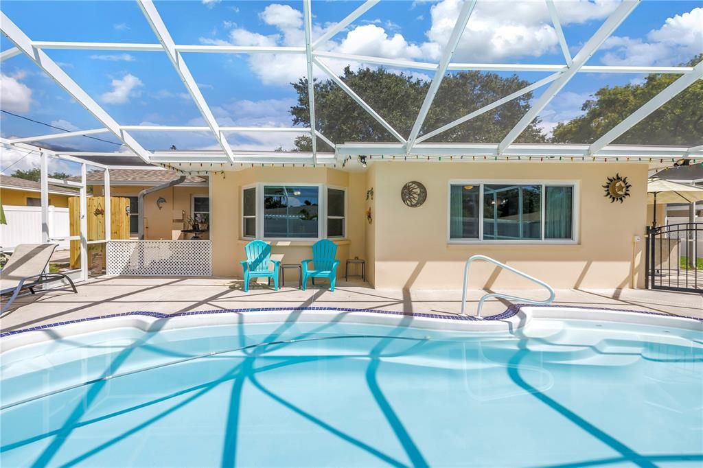 Active With Contract: $439,000 (2 beds, 3 baths, 1459 Square Feet)