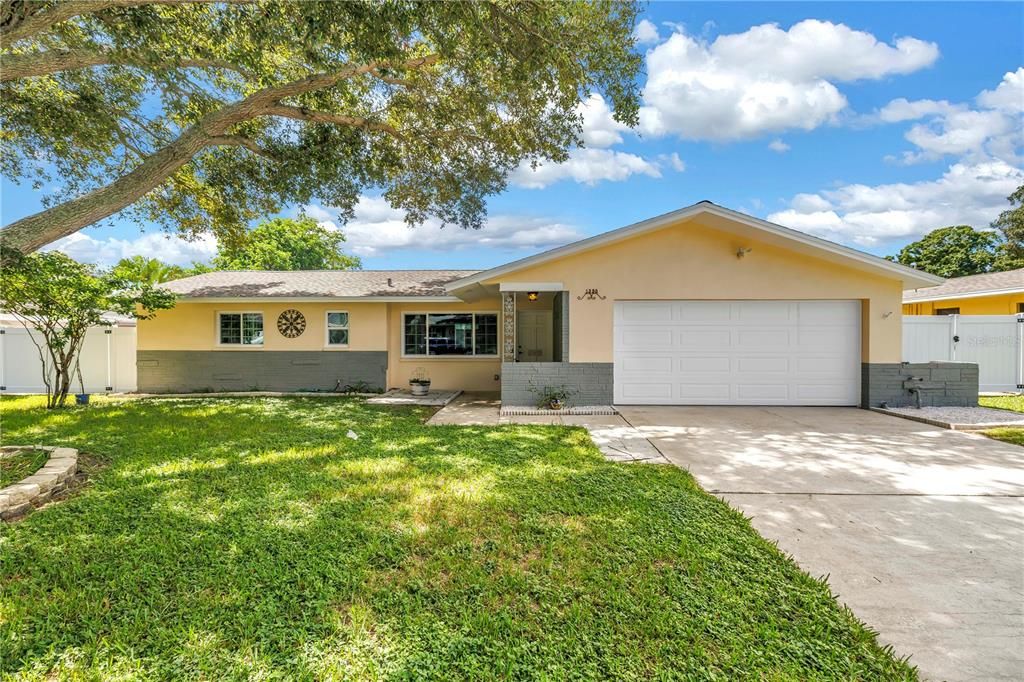 Active With Contract: $439,000 (2 beds, 3 baths, 1459 Square Feet)