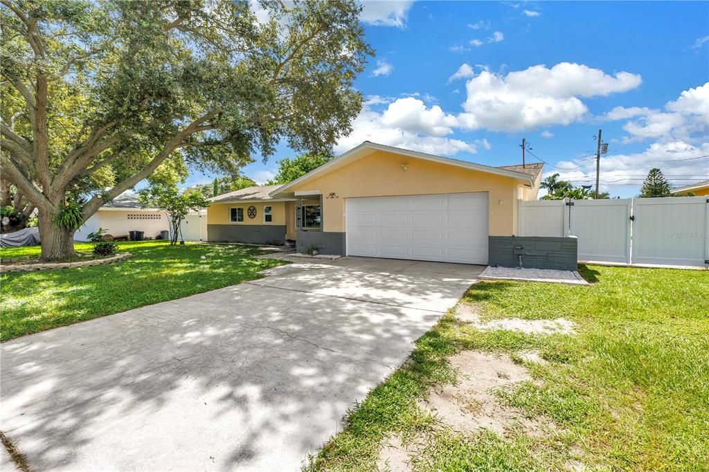 Active With Contract: $439,000 (2 beds, 3 baths, 1459 Square Feet)