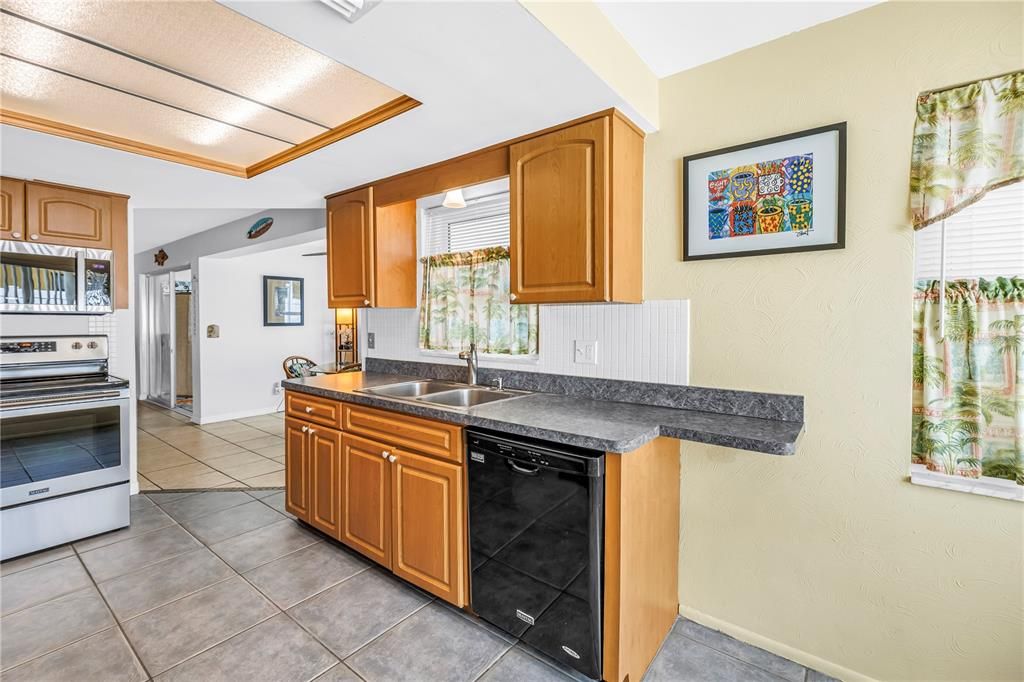 Active With Contract: $439,000 (2 beds, 3 baths, 1459 Square Feet)