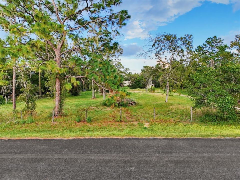 En Venta: $79,900 (1.05 acres)