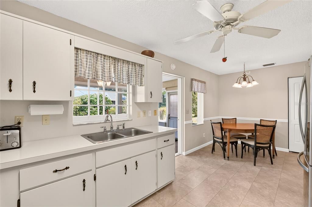 For Sale: $129,900 (2 beds, 2 baths, 1411 Square Feet)