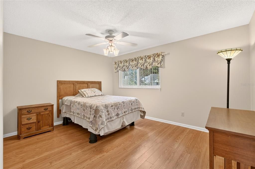 For Sale: $129,900 (2 beds, 2 baths, 1411 Square Feet)
