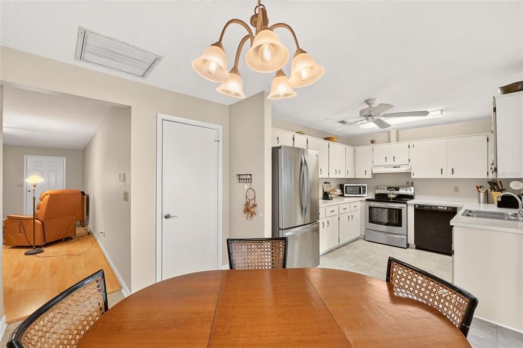 For Sale: $129,900 (2 beds, 2 baths, 1411 Square Feet)