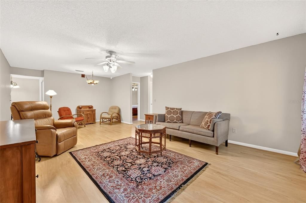 For Sale: $129,900 (2 beds, 2 baths, 1411 Square Feet)