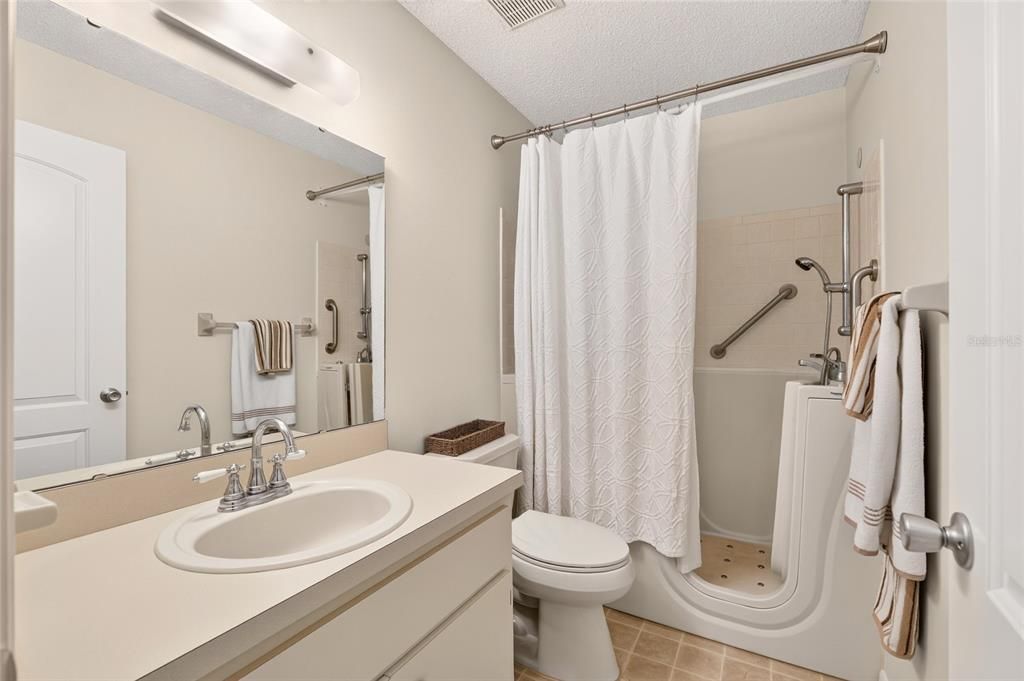 For Sale: $129,900 (2 beds, 2 baths, 1411 Square Feet)