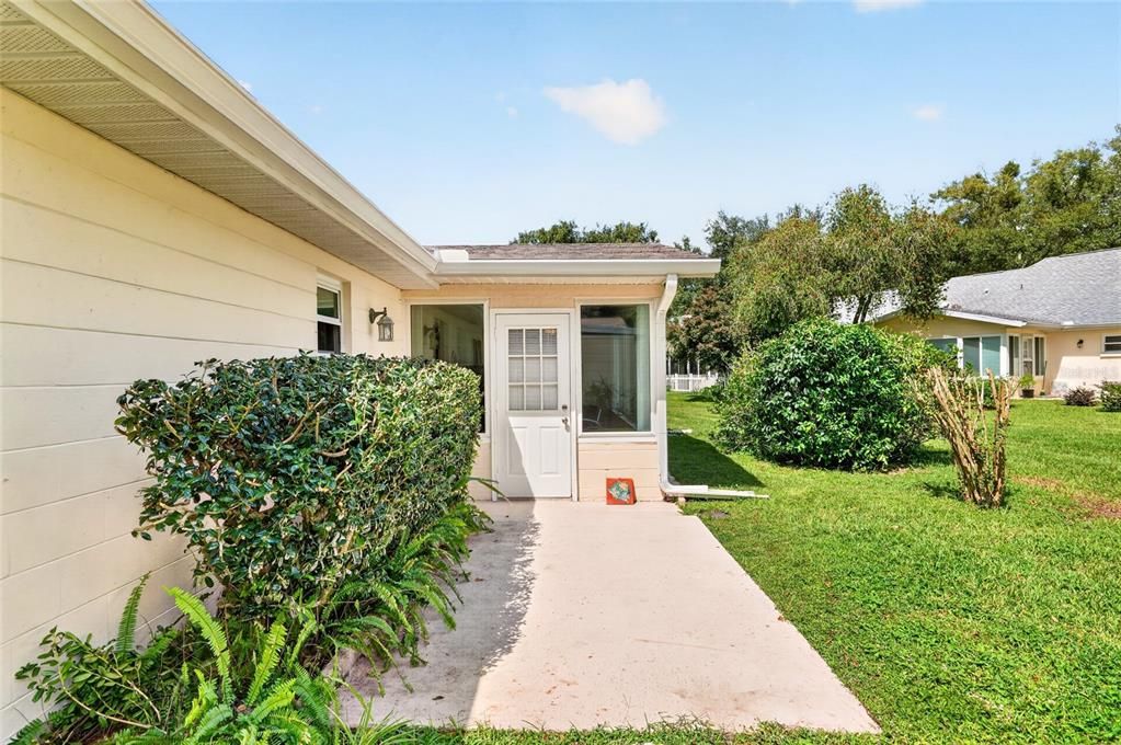 For Sale: $129,900 (2 beds, 2 baths, 1411 Square Feet)