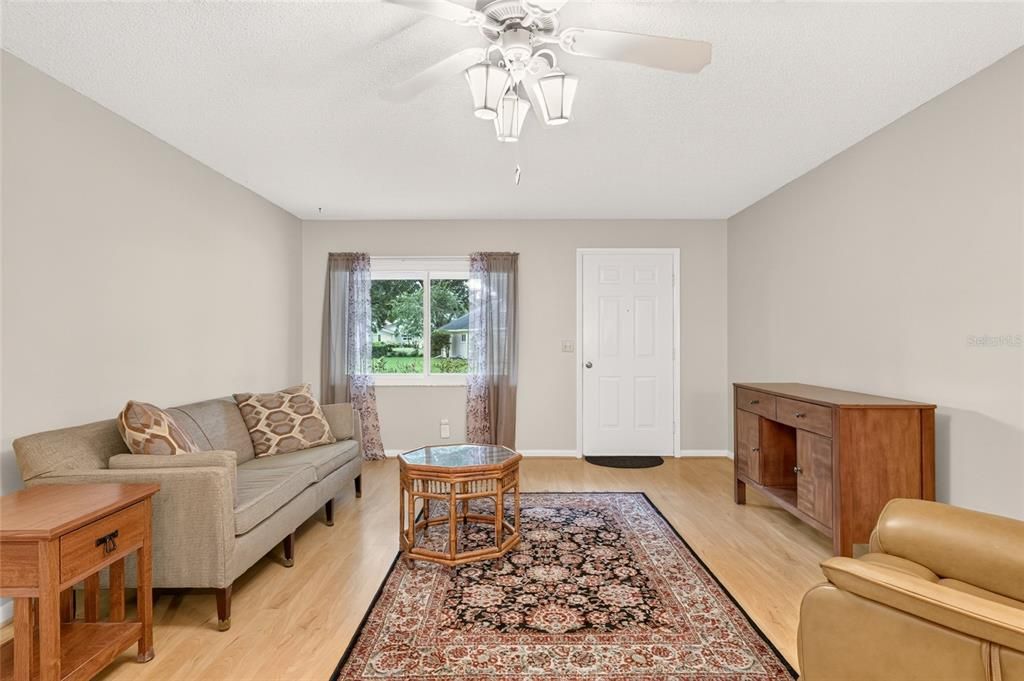 For Sale: $129,900 (2 beds, 2 baths, 1411 Square Feet)