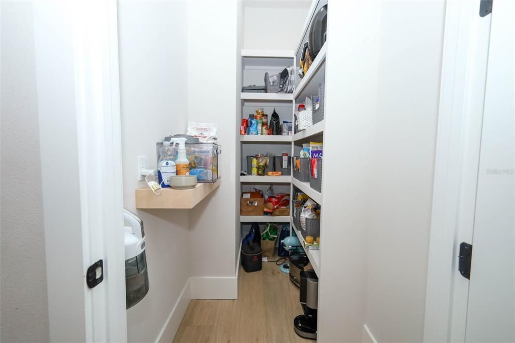 En Venta: $555,000 (4 camas, 3 baños, 2031 Pies cuadrados)