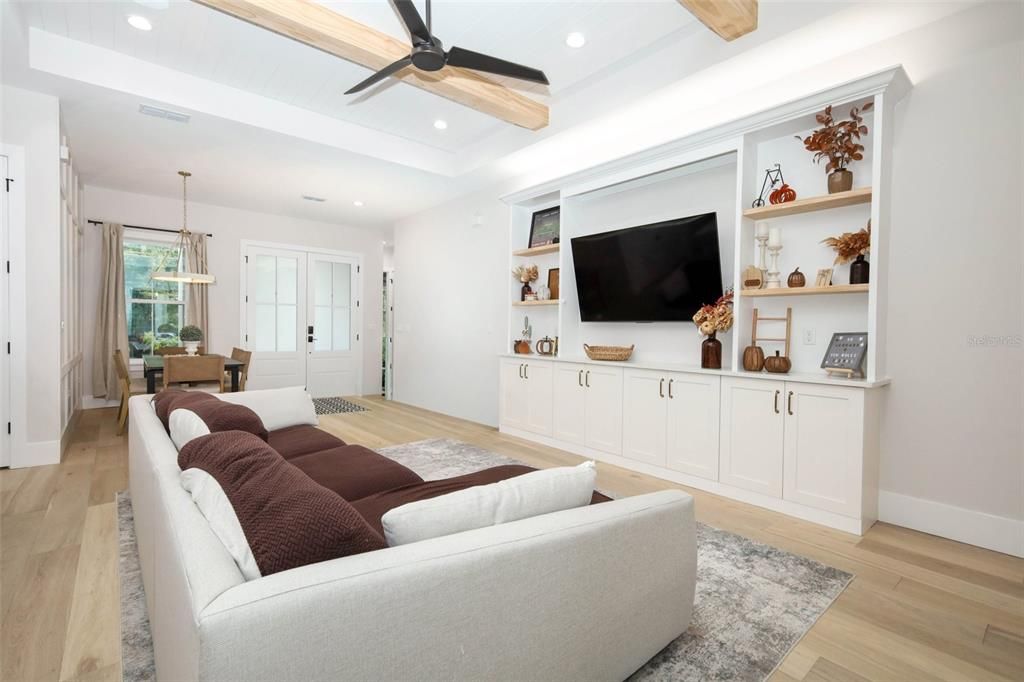 En Venta: $555,000 (4 camas, 3 baños, 2031 Pies cuadrados)