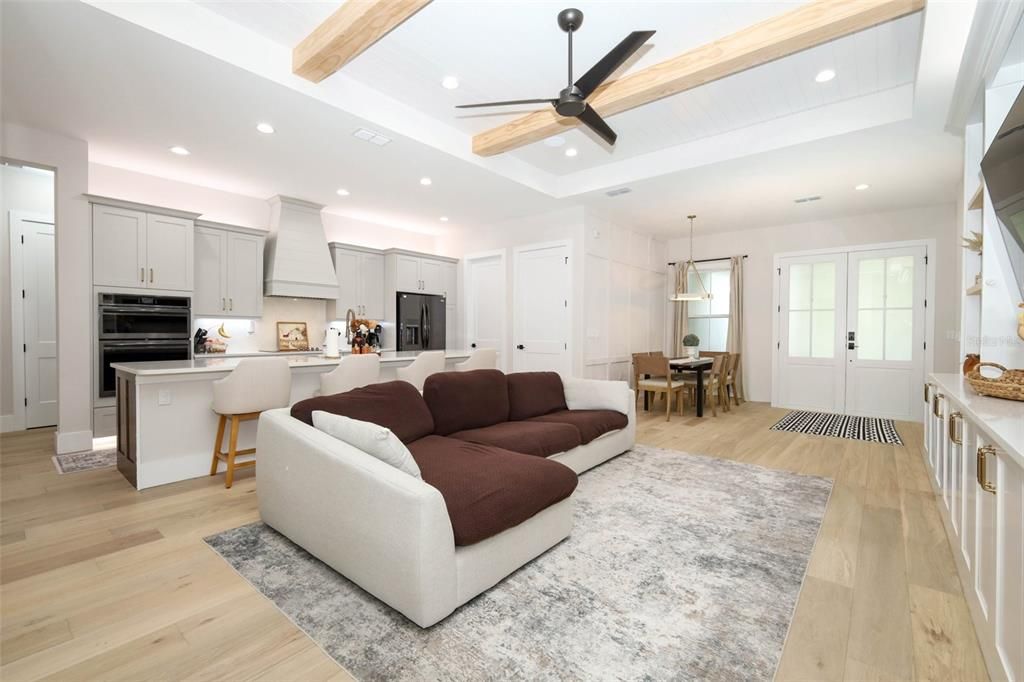 En Venta: $555,000 (4 camas, 3 baños, 2031 Pies cuadrados)