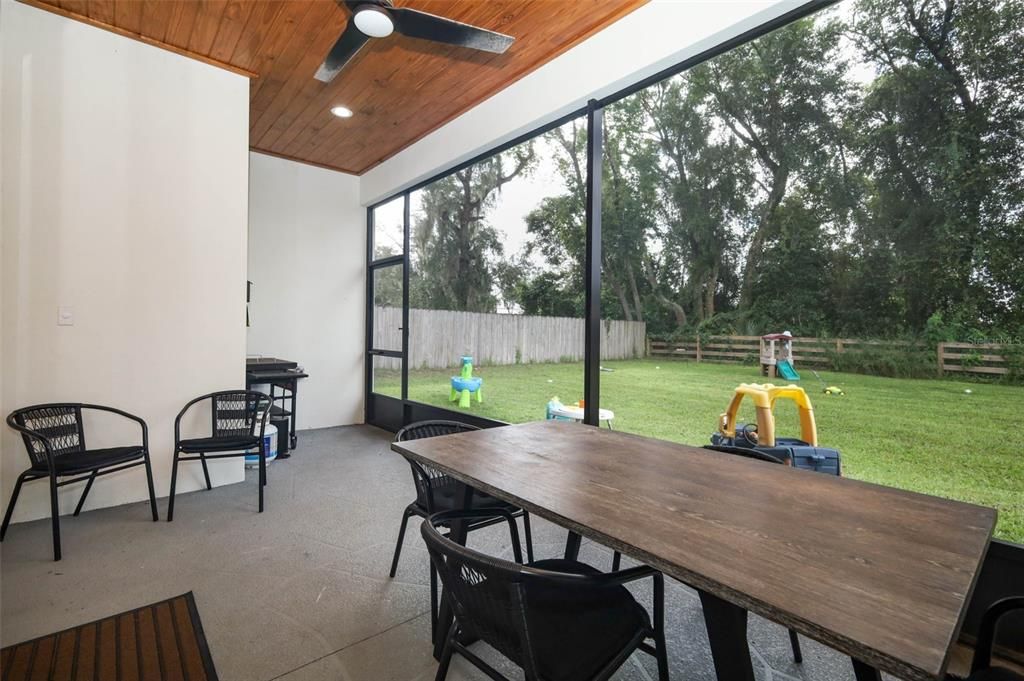 En Venta: $555,000 (4 camas, 3 baños, 2031 Pies cuadrados)