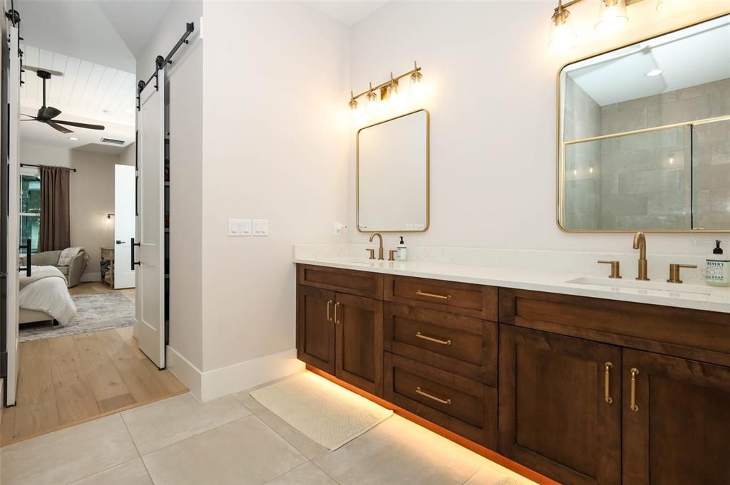 En Venta: $555,000 (4 camas, 3 baños, 2031 Pies cuadrados)