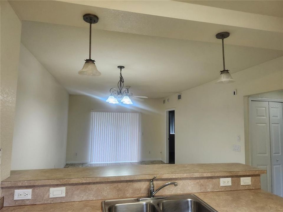 For Rent: $1,195 (2 beds, 2 baths, 1002 Square Feet)