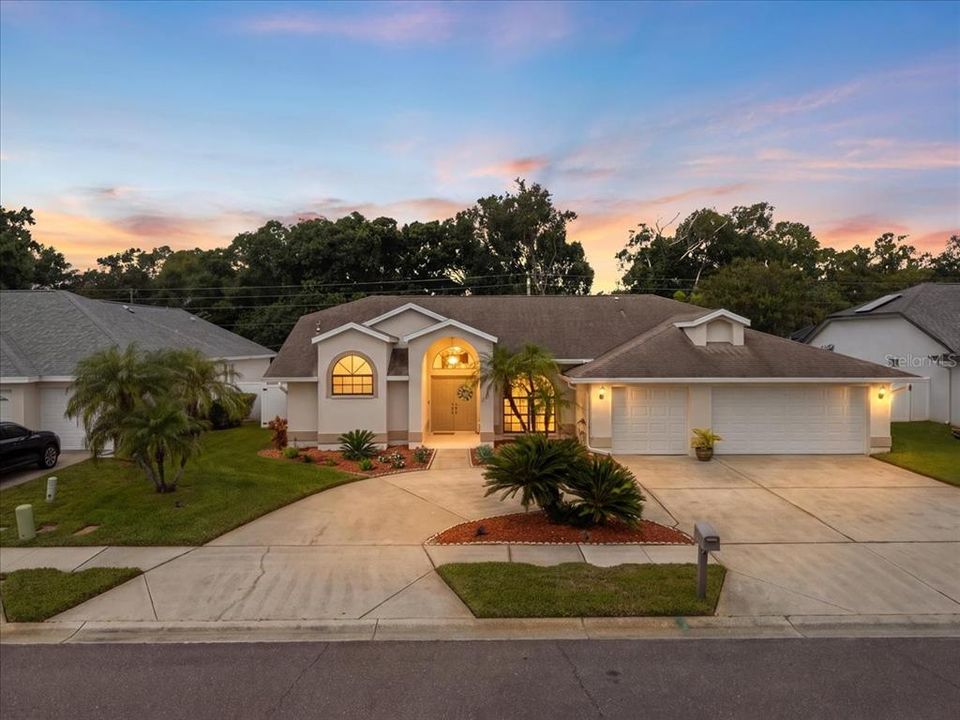 For Sale: $715,000 (4 beds, 3 baths, 2198 Square Feet)
