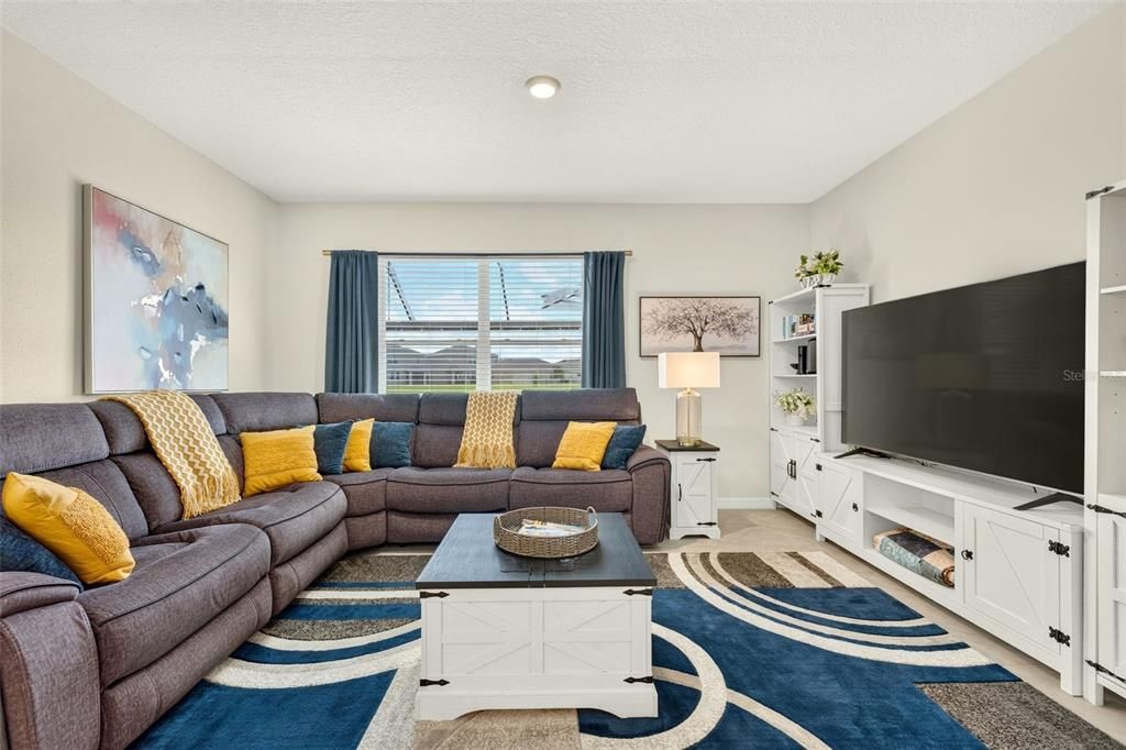 For Sale: $579,900 (4 beds, 2 baths, 1827 Square Feet)