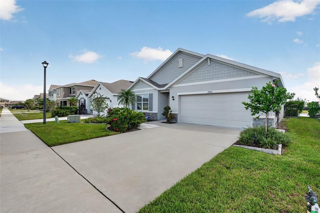 For Sale: $579,900 (4 beds, 2 baths, 1827 Square Feet)
